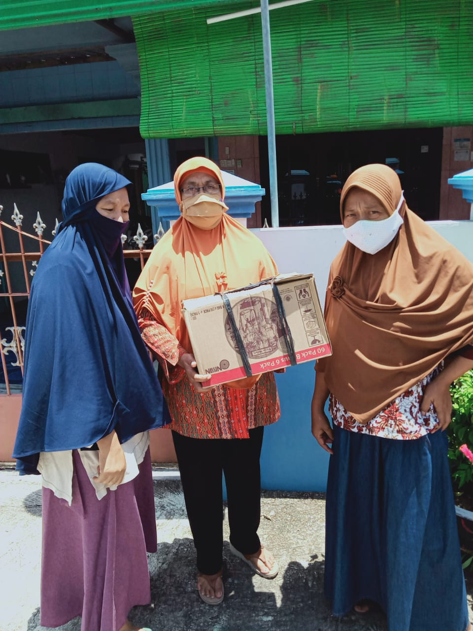 Sie Cinta Kasih Memberi Bantuan Peduli COVID-19